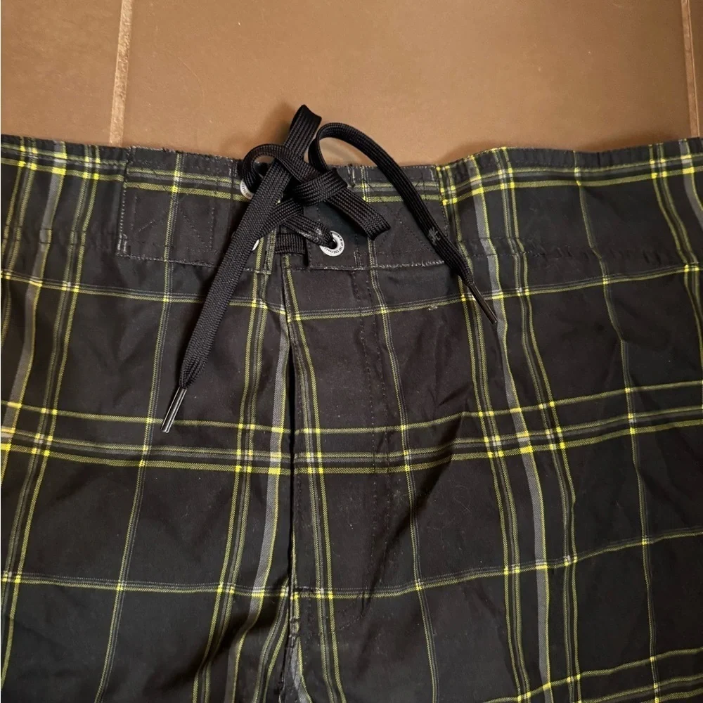 MOSSIMO SUPPLY CO plaid men’s bathing suit board shorts swimsuit size 38 green